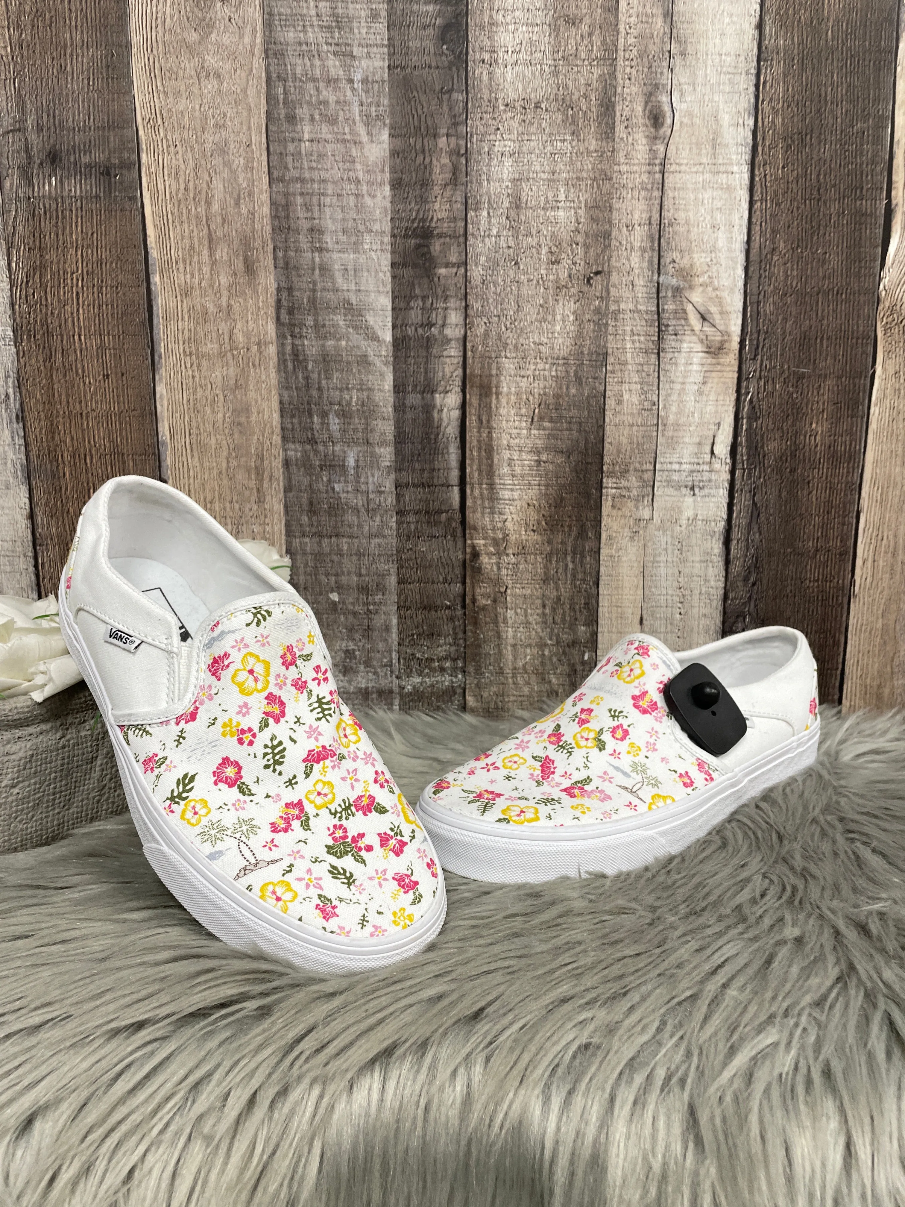 Shoes Sneakers By Vans In Multi-colored, Size: 9